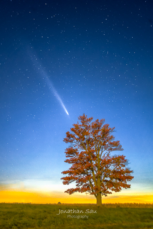 Comet Tsuchinshan-ATLAS in Twilight